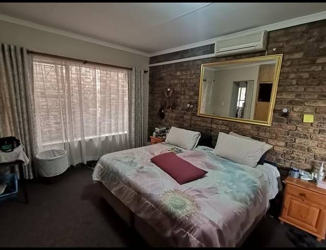 4 BEDROOM HOUSE FOR SALE IN VANDERBIJLPARK SE 2